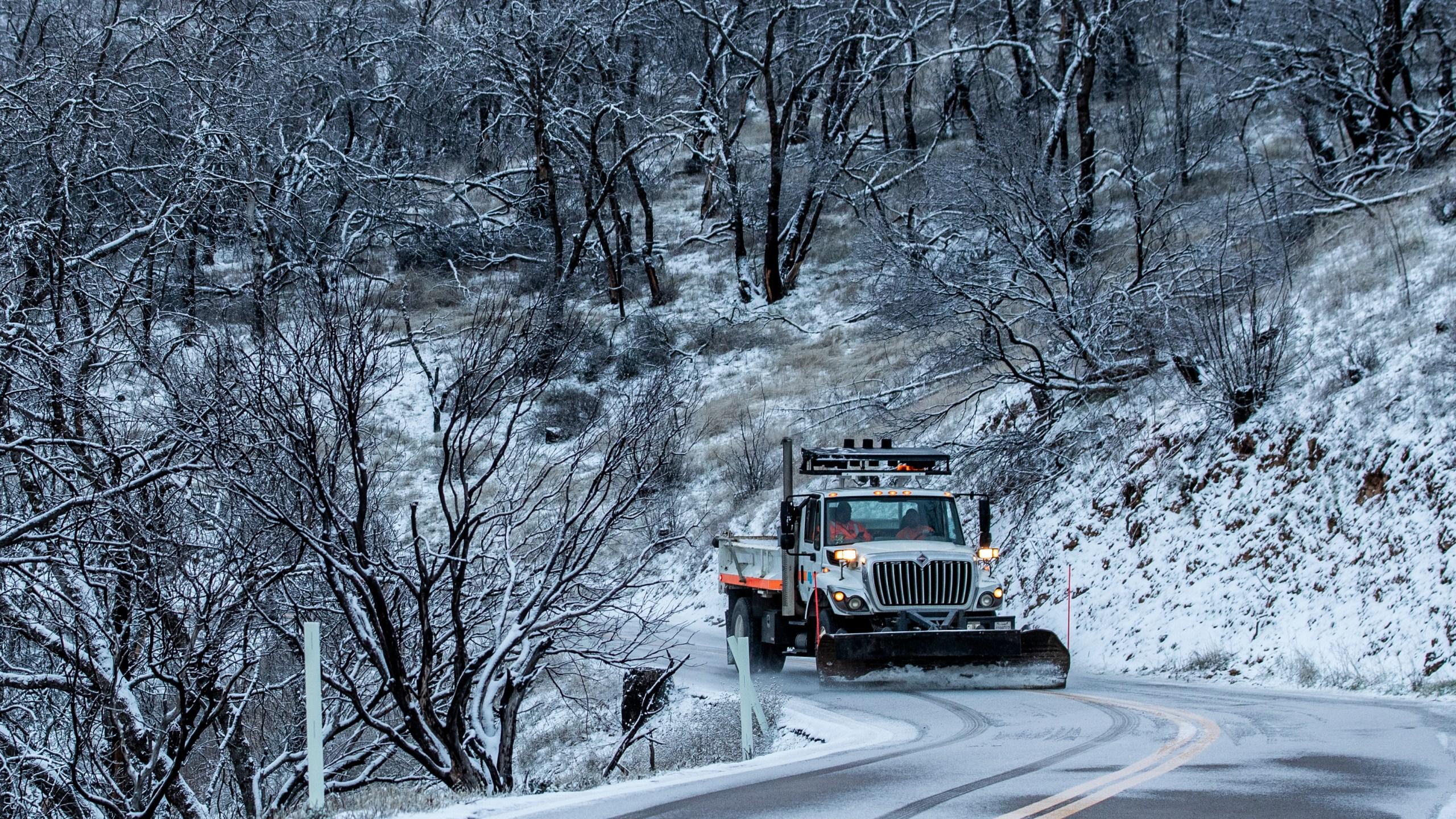 Snow, rain slam California as Michigan suffers without power ...