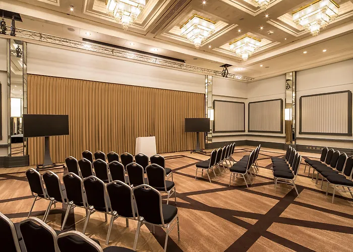 Glasgow Hotel with Swimming Pool