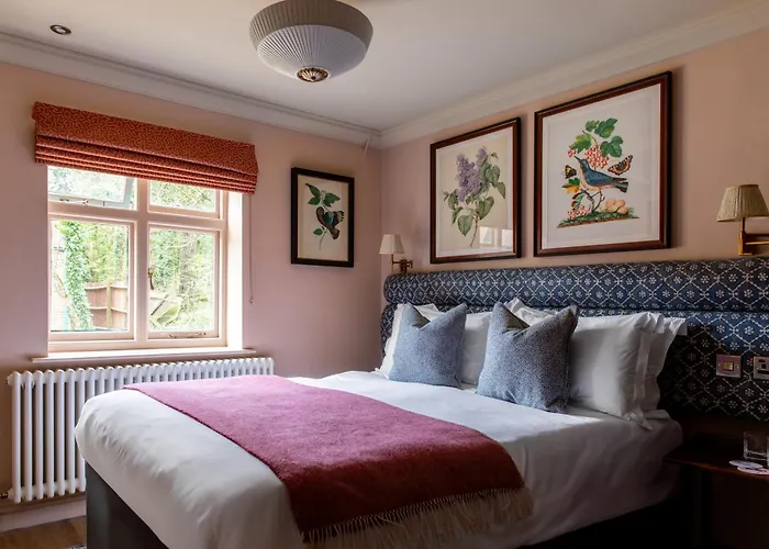 Top Cheap Hotels in Newbury for Budget Travelers