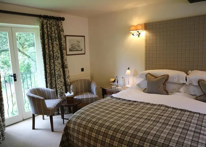 Top Hotels in Burford