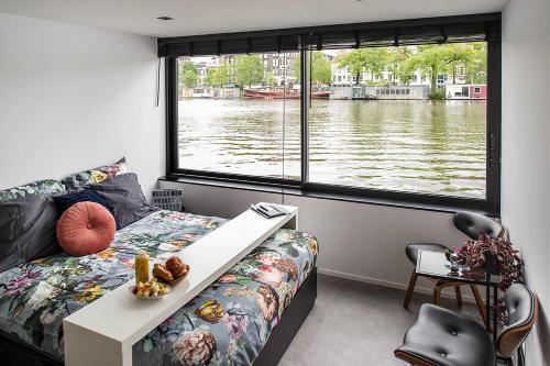 Hotel Houseboat Amsterdam - Room with a View